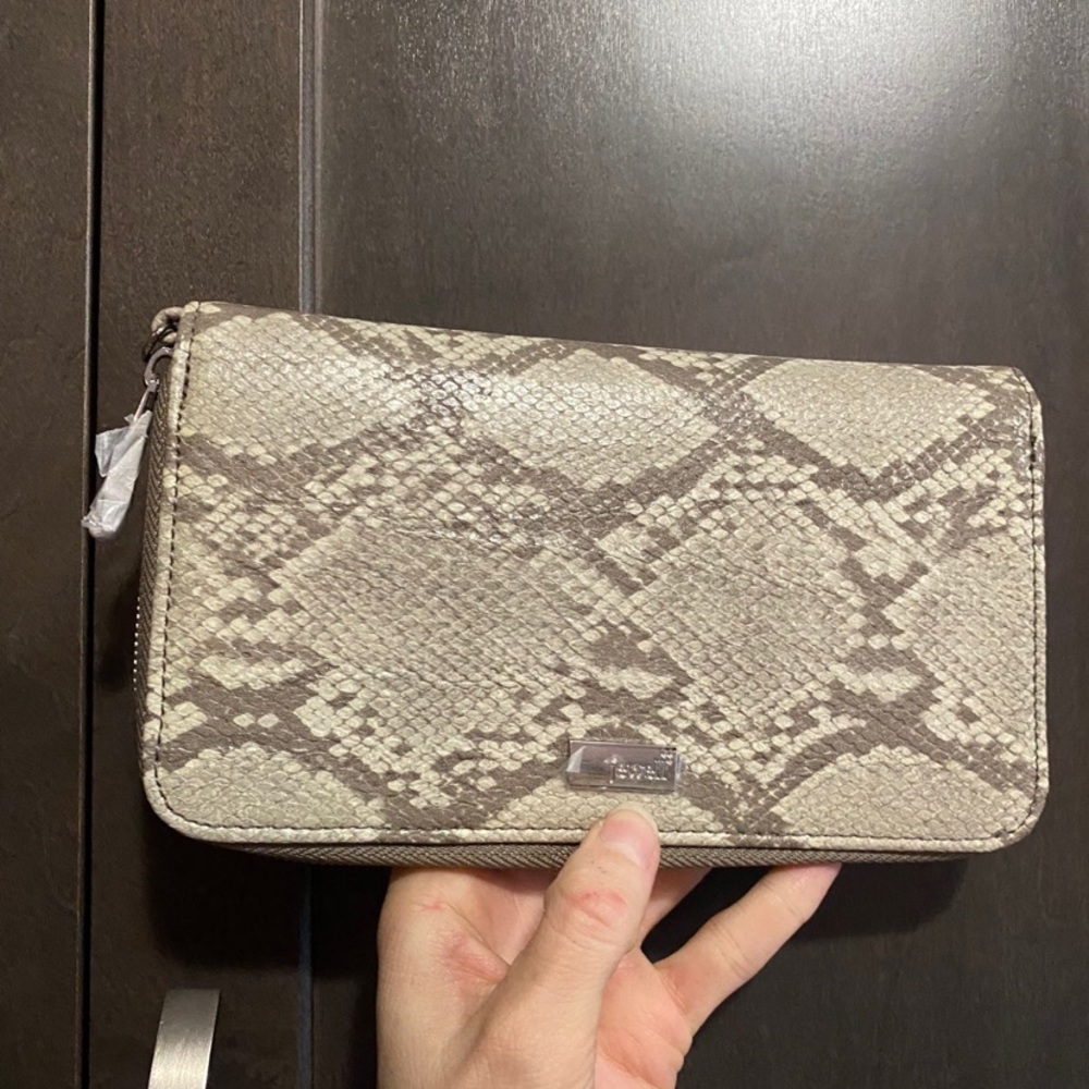 SOLD ON M  thirty-one all about the Benjamin’s wallet